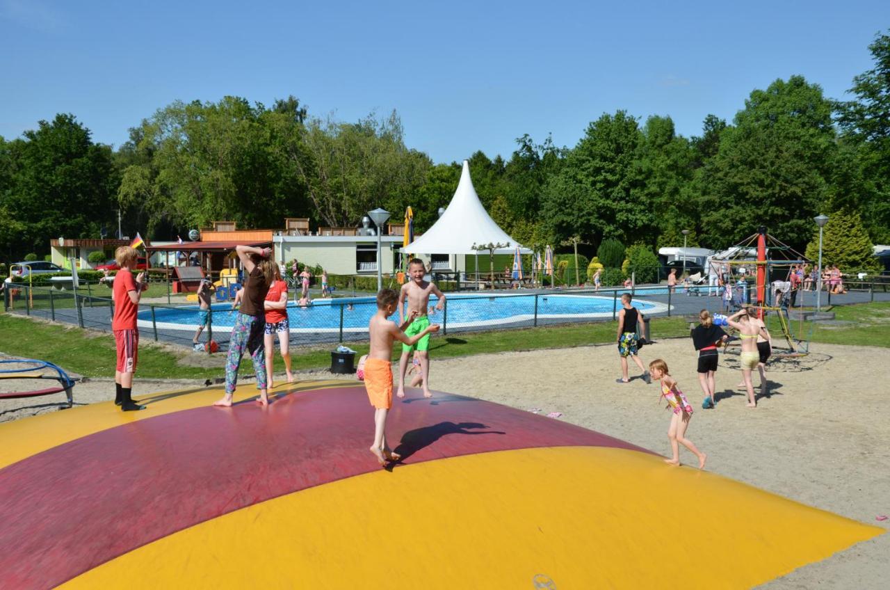 Vakantiepark 'T Urkerbos - Kabouterhuisje ภายนอก รูปภาพ